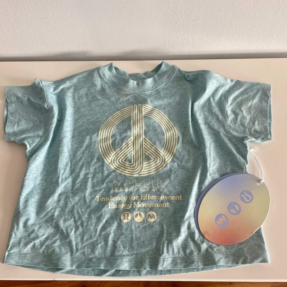 Lululemon T-shirt size 2